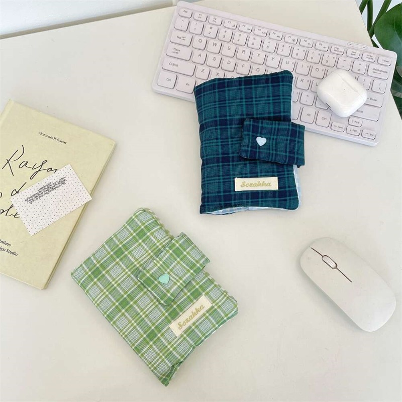 Green White Gingham Hand-journ - огляд і ціна Laptop Sleeve